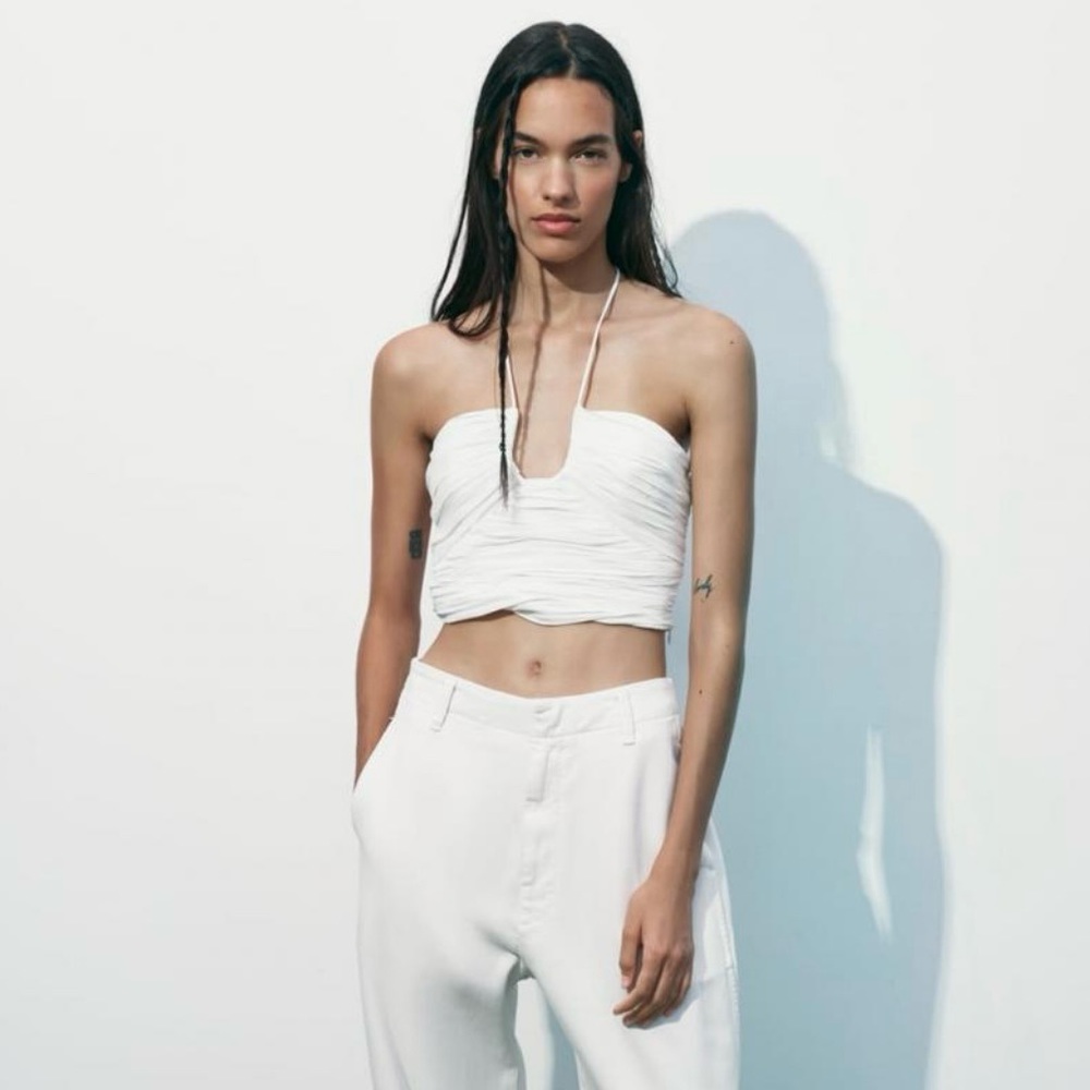 Zara Draped Halter Crop Top
Size: Large
Color: Oyster White
